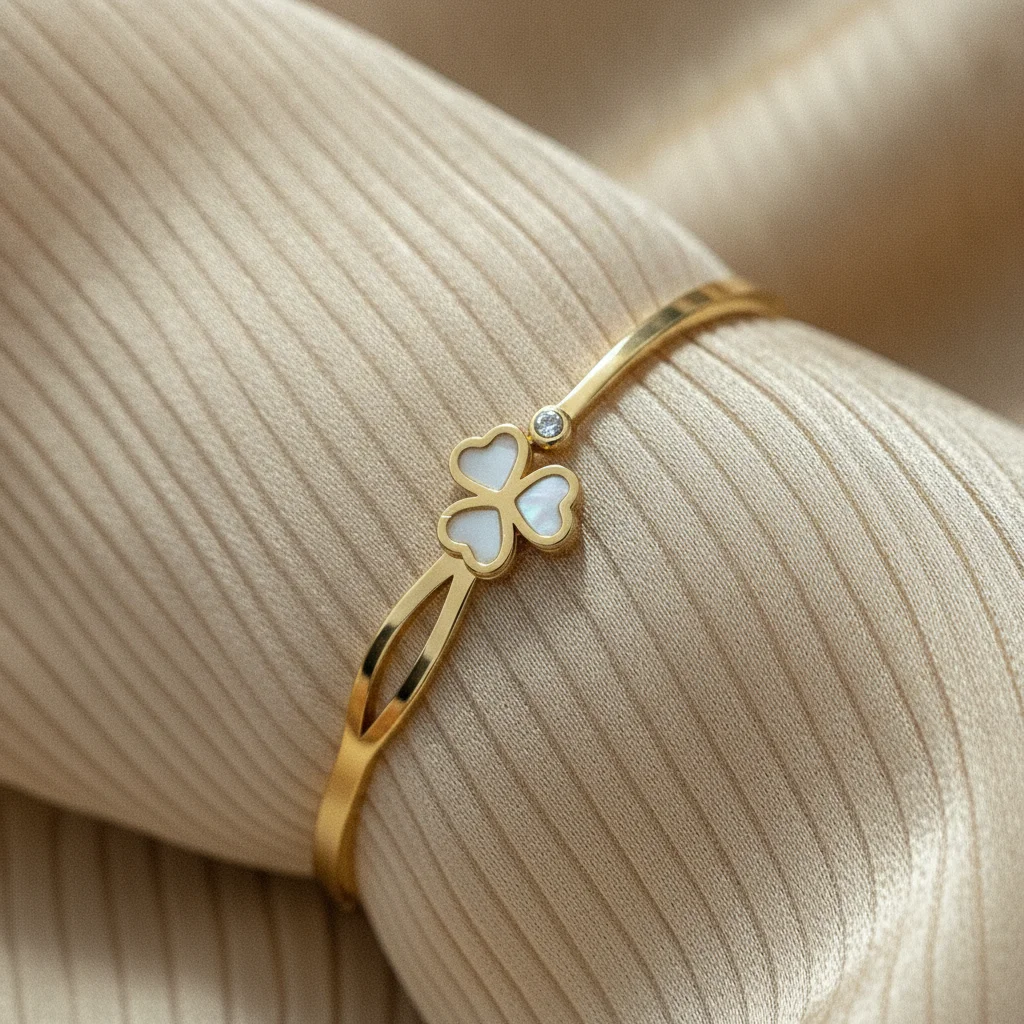 Clover Mother-of-Pearl Anti-Tarnish Bangle