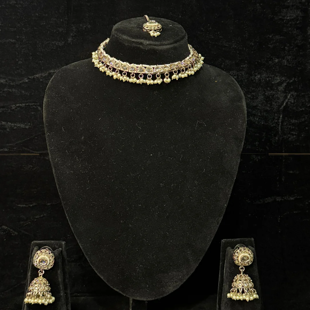 Imperial Kundan Choker Set with Pearl Accents - View 4